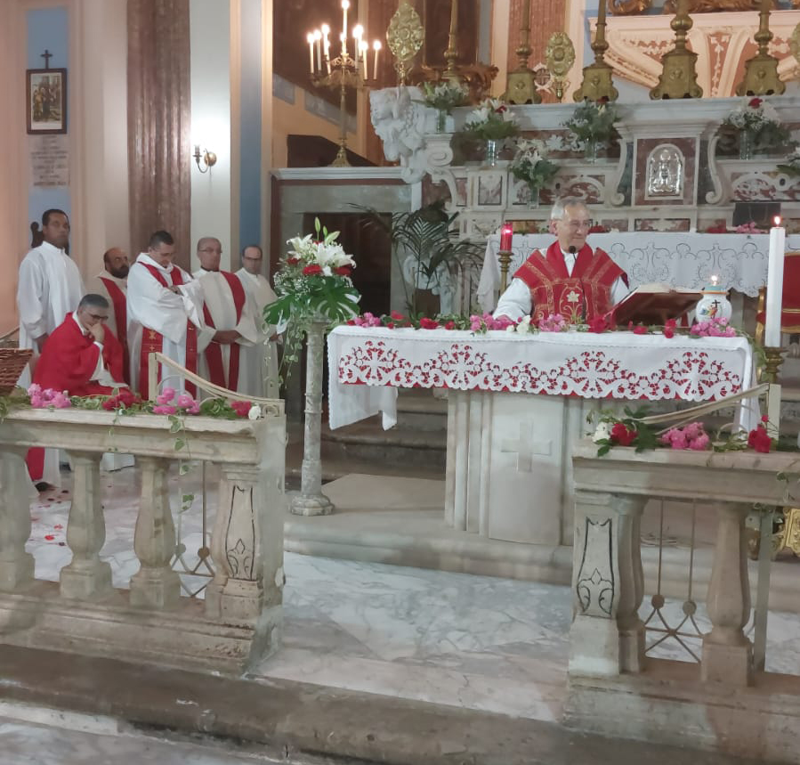La comunità di Polla festeggia i 50 anni di sacerdozio di don Luigi ...
