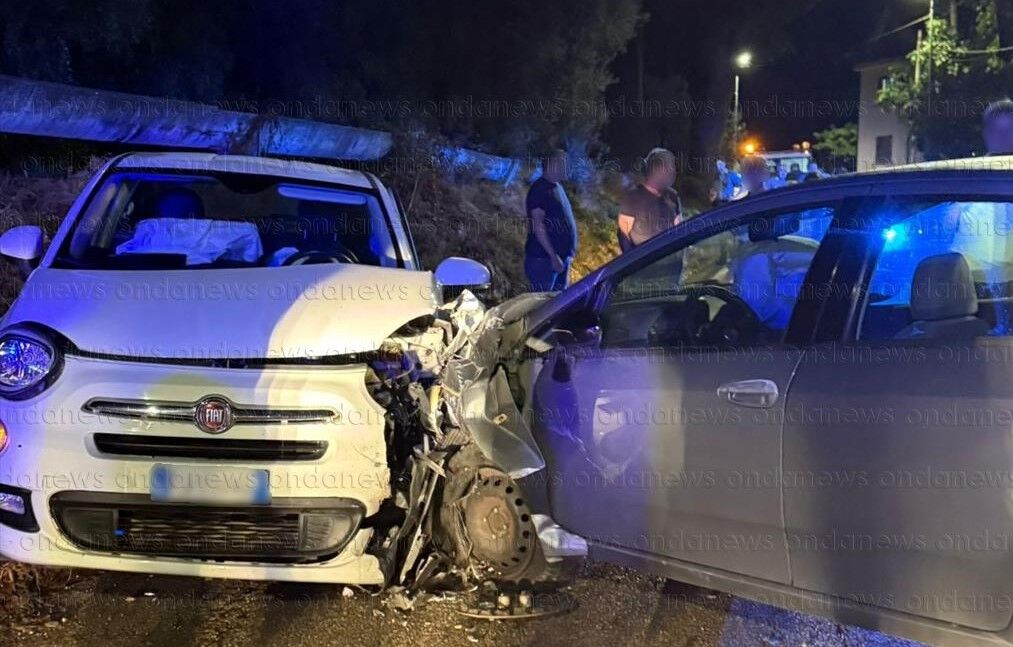 Scontro tra auto a Campagna. Due persone ferite - Ondanews.it