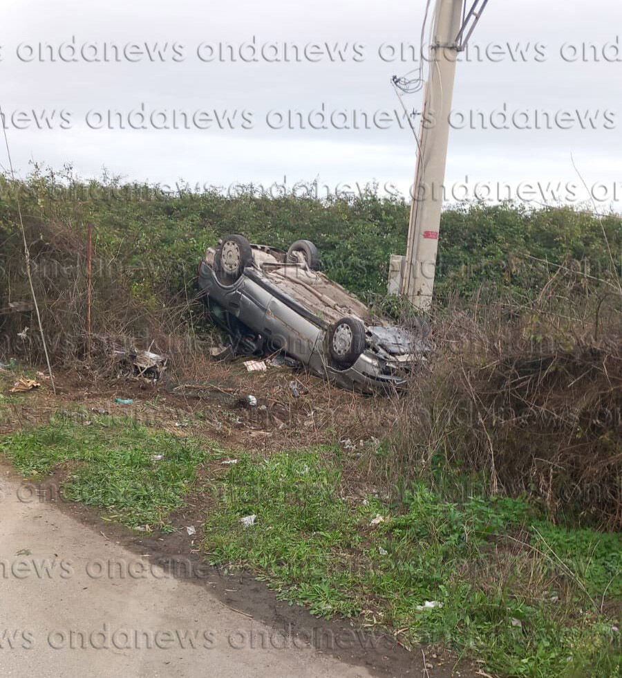 Incidente stradale a Eboli. Auto finisce fuori strada e si ribalta ...