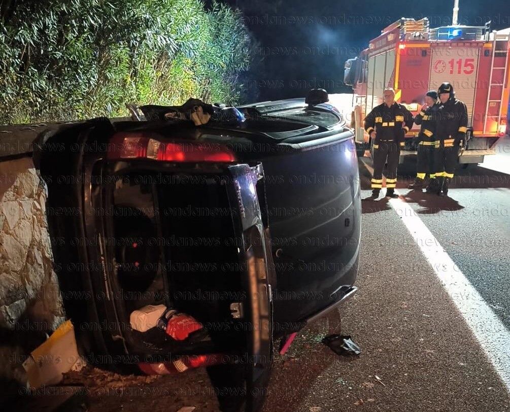 Scontro tra due auto e un furgone sulla Bussentina a Sanza. Un ferito ...