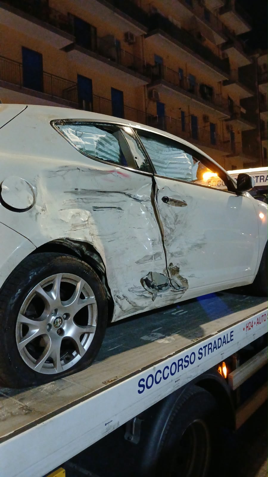 Auto e scooter si scontrano a Pontecagnano. Feriti i ragazzi sulle due ...